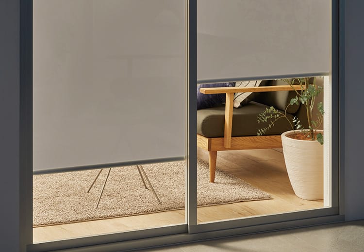 遮光ロールスクリーン 夜 室内が見えにくい