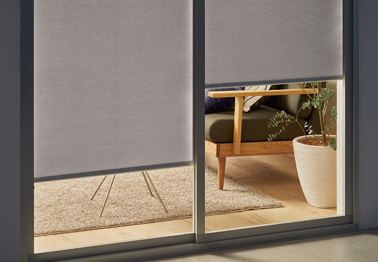 生地の透過性：夜外から室内を見たときの画像