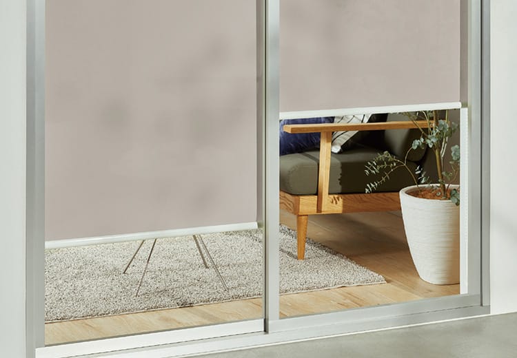 遮光ロールスクリーン 昼 外から見えにくい プライバシー対策