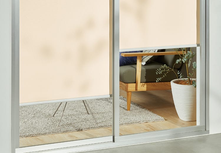 遮光ロールスクリーン 昼 外から見えにくい プライバシー対策