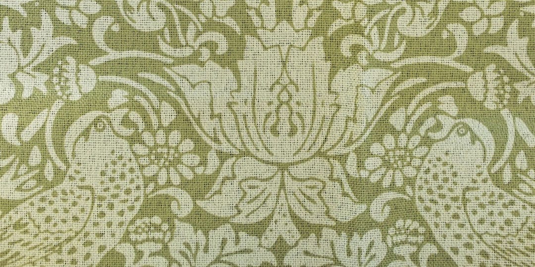 オリーブグリーン