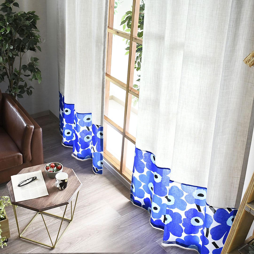 ピエニウニッコ(ブルー)×アイボリーのカーテンの裾部分画像