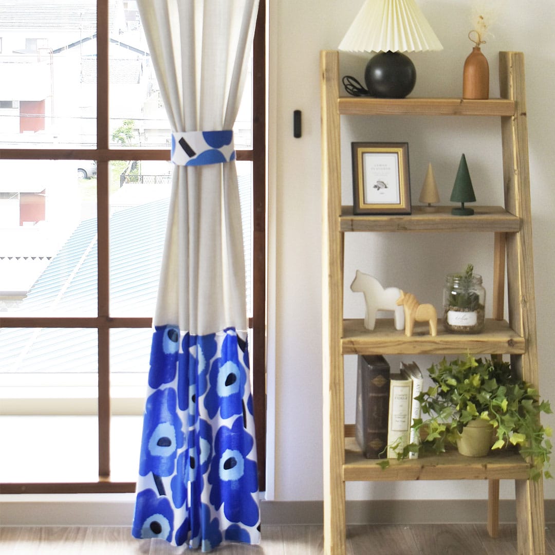 ピエニウニッコ(ブルー)×アイボリーのカーテンのタッセル部分の画像