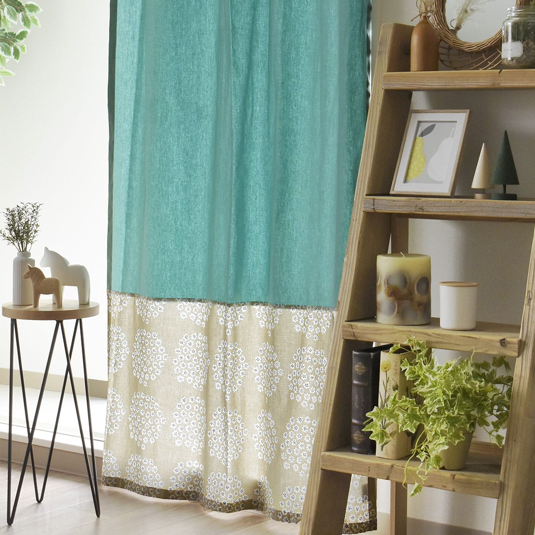 プケッティ(ベージュ)×ミントのカーテンの全体画像