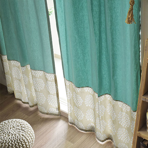 プケッティ(ベージュ)×ミントのカーテンの裾部分画像