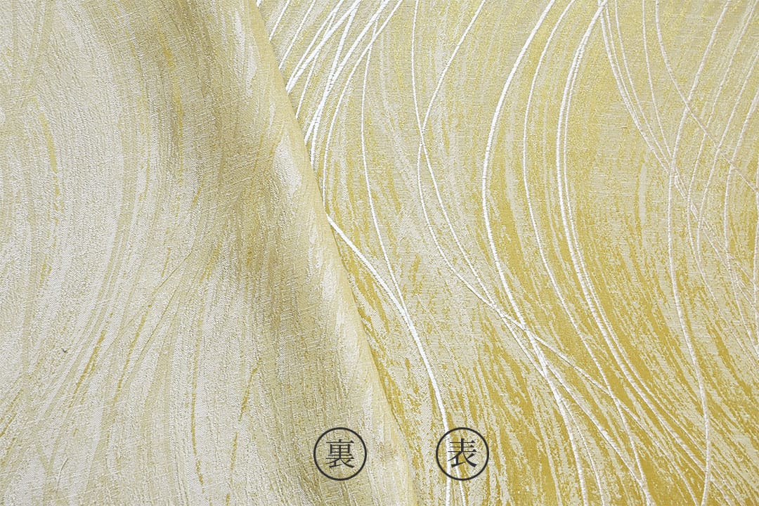 フローレン（イエロー）の裏と表のカーテン生地を比較しました