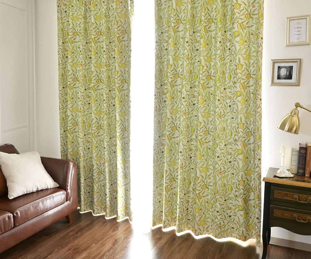 クラシック柄の高機能遮光カーテン イエローグリーン