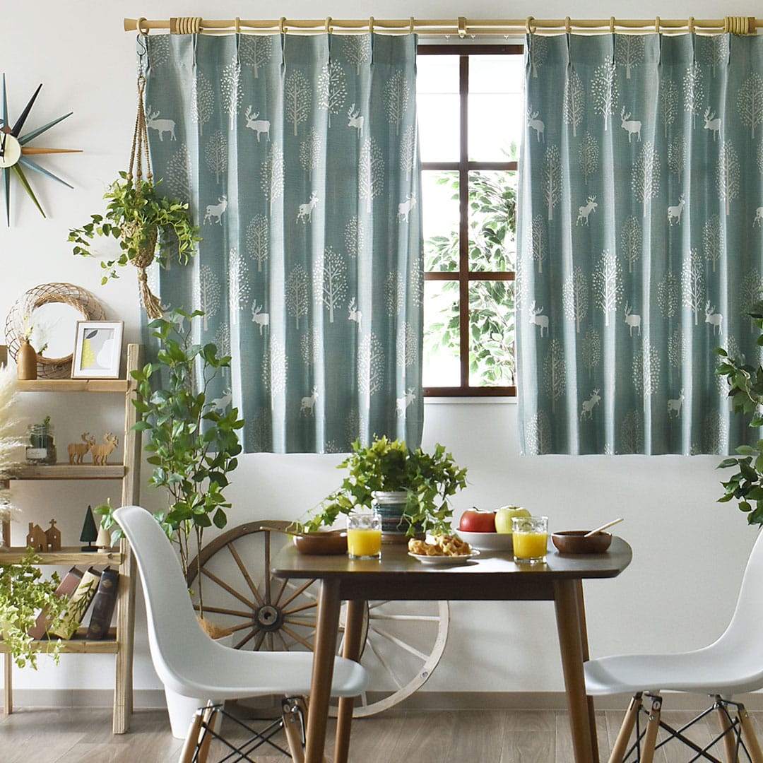 ヒュッテブルーをダイニングにつけた画像