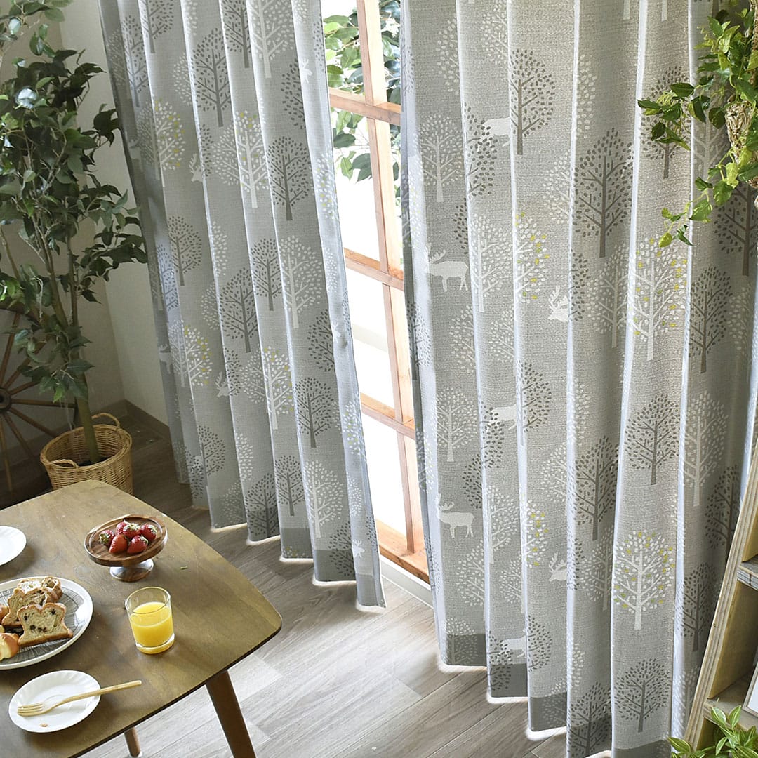 ヒュッテグレーのカーテンを斜め上から撮影した画像