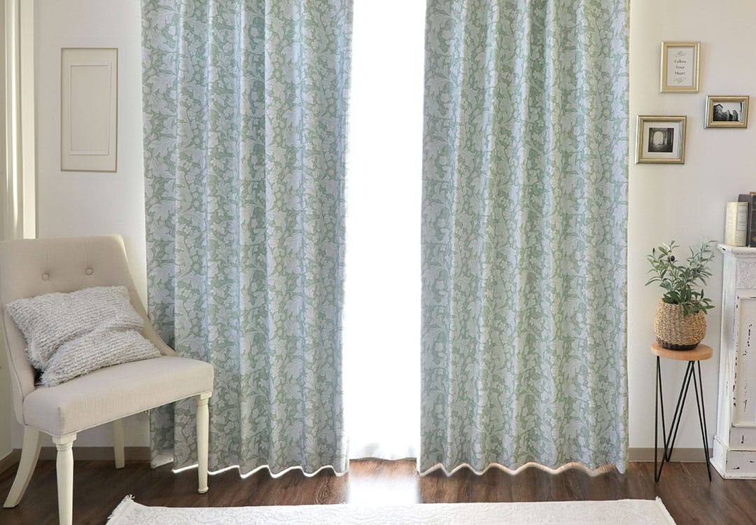 3層構造の遮熱・保温機能付き遮光カーテン グリーン