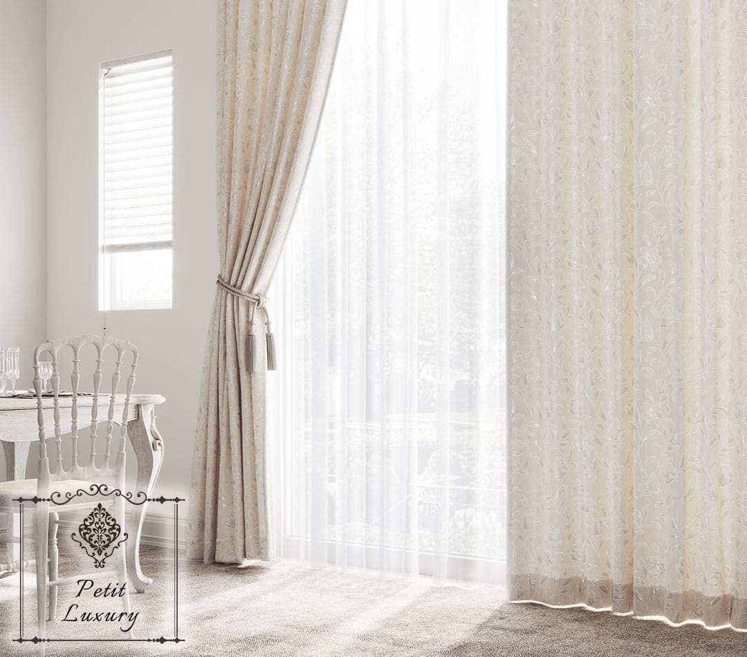 リリス（アイボリー）のカーテンを用いたお部屋の画像