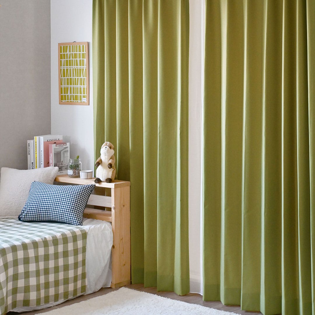 オリーブグリーン