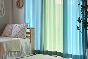 サックスブルー両開きとミント片開きを合わせたグラデーションコーディネートボタン