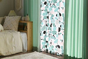 ミントと北欧カーテントゥッティフルッティの北欧と無地のコーディネートボタン