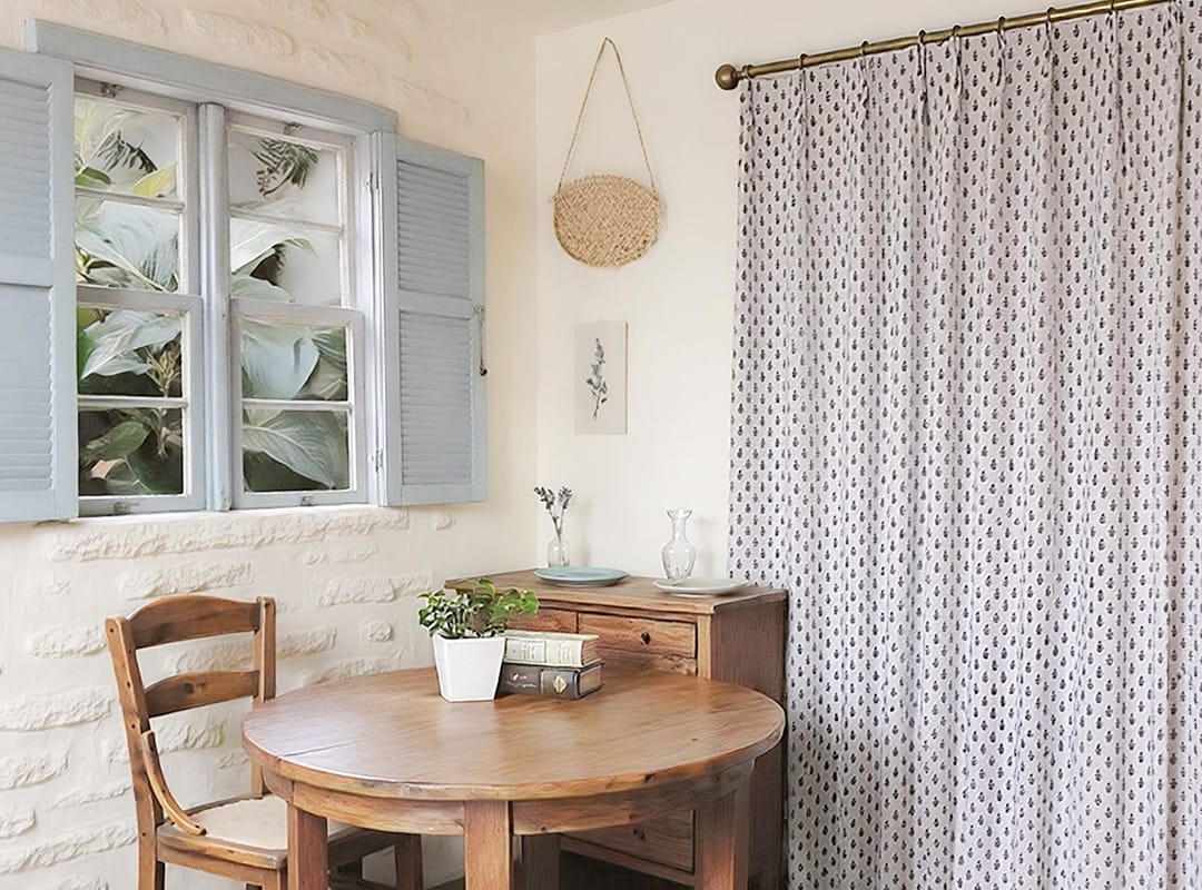 2級遮光 サコ ホワイト 南仏風コーディネート