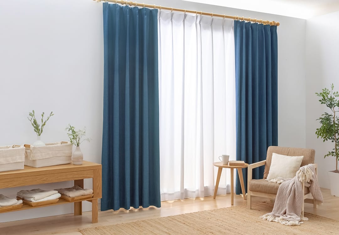 西海岸テイストのお部屋に合うダークブルー