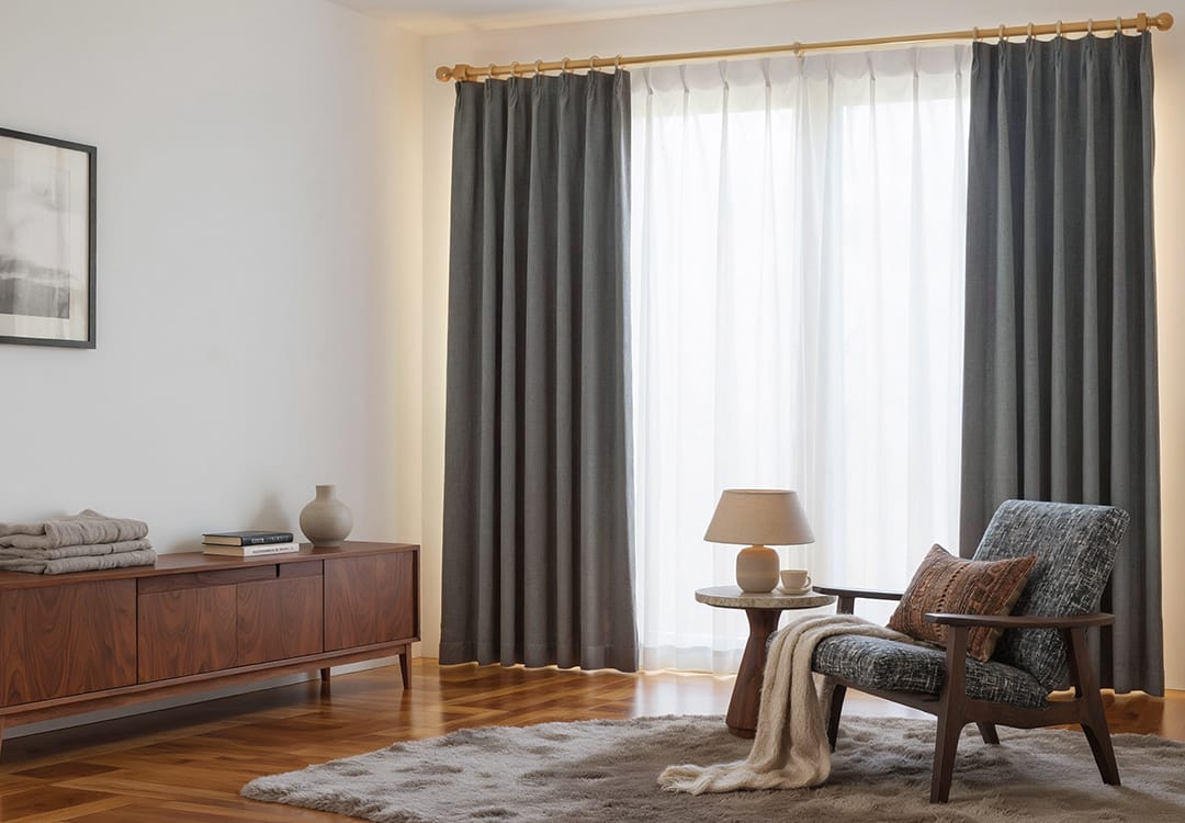 シックテイストのお部屋に合うダークグレー