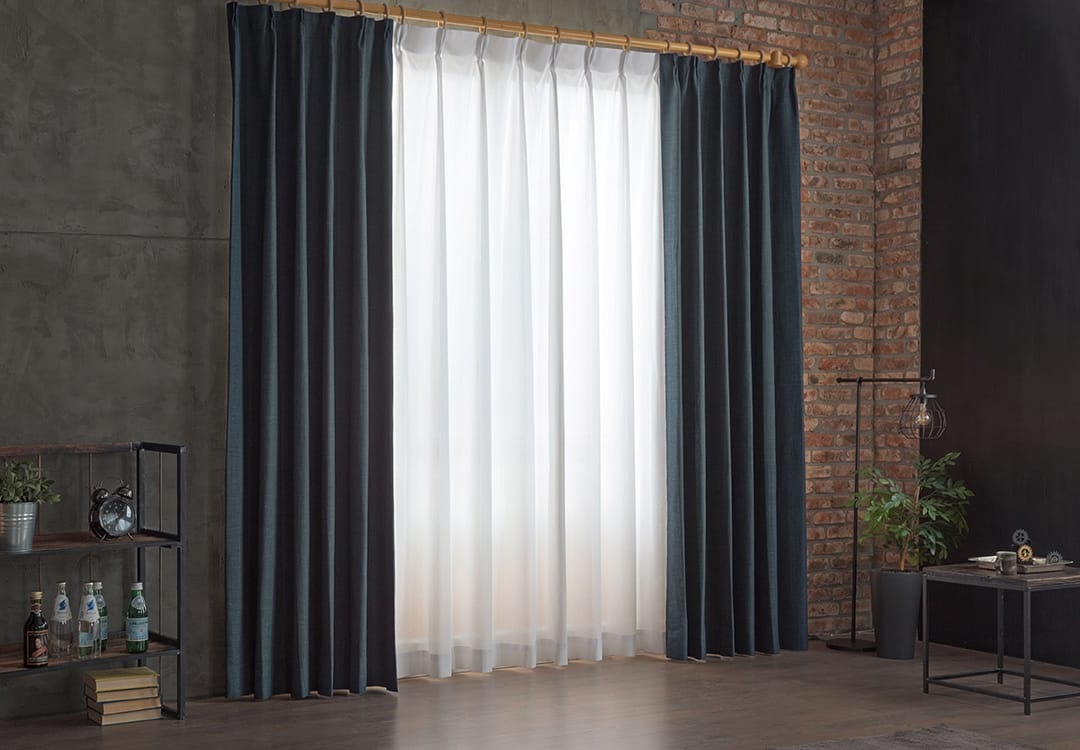 ヴィンテージテイストのお部屋に合うネイビー