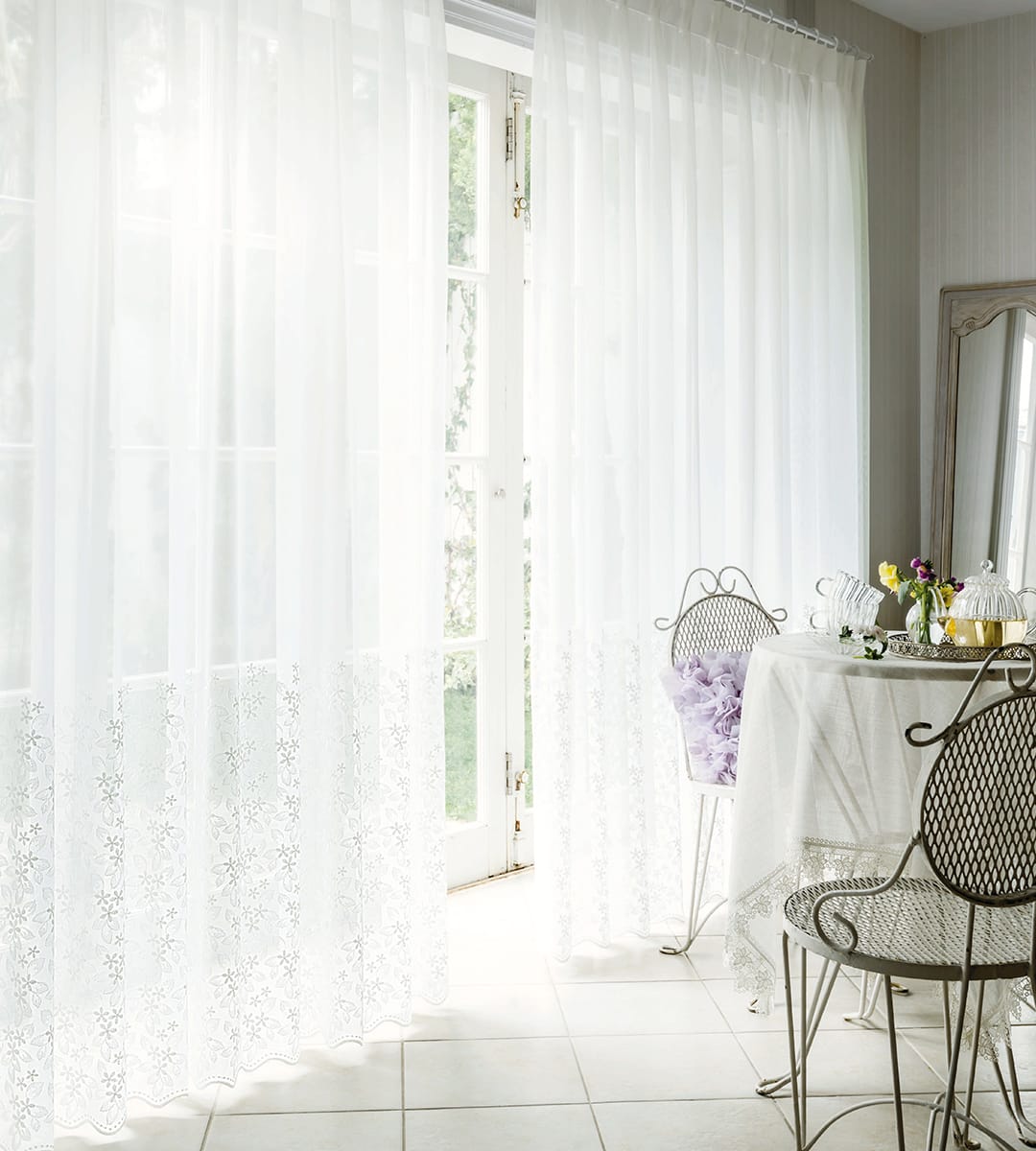 トルコレースカーテン エバーブルーム ワスレナグサ刺繍とラメのデザイン