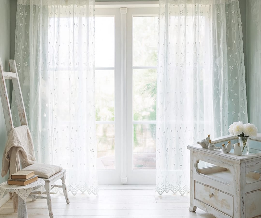 総刺繍デザインで上質感のあるトルコレースカーテン ナチュラル空間に調和
