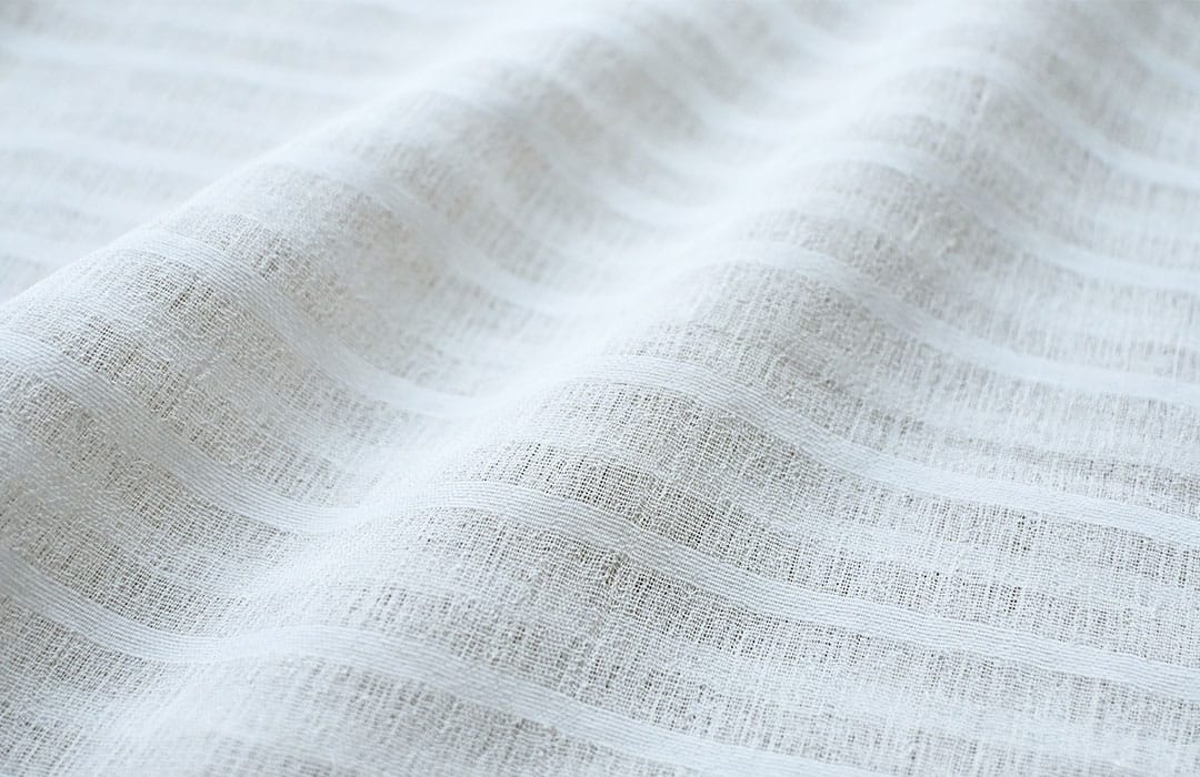 厚みのある二重織り構造レースカーテン 生地アップ