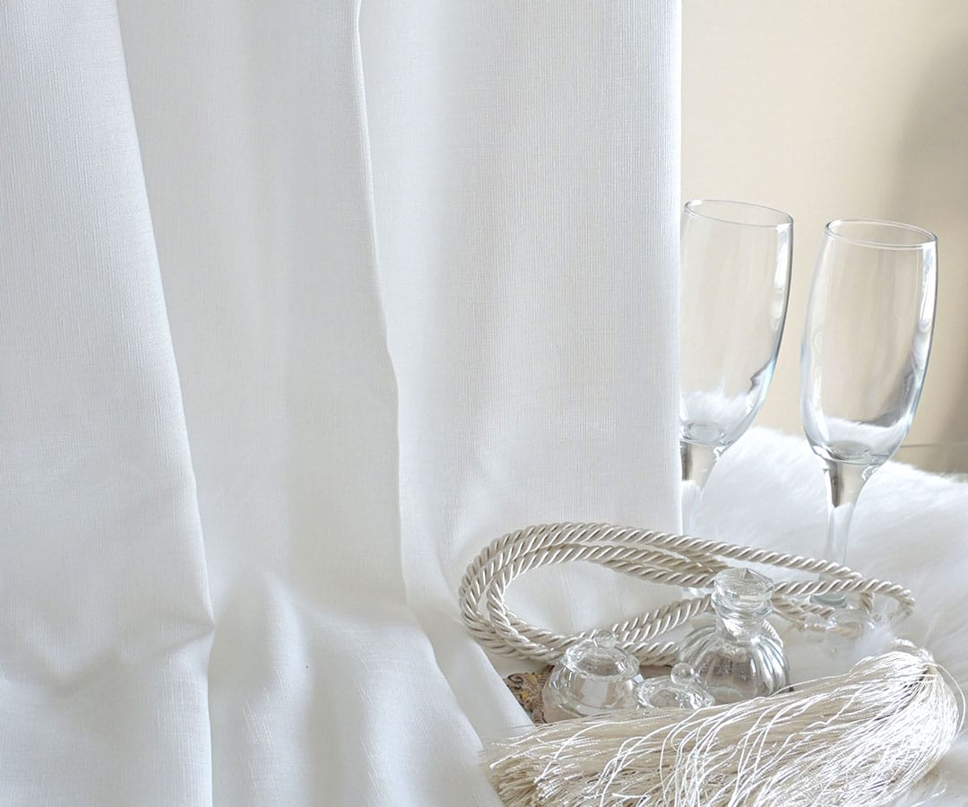 リネージュ ホワイトカラー リネン風多機能レースカーテン 表面に光沢感を加えナチュラルさと洗練を両立