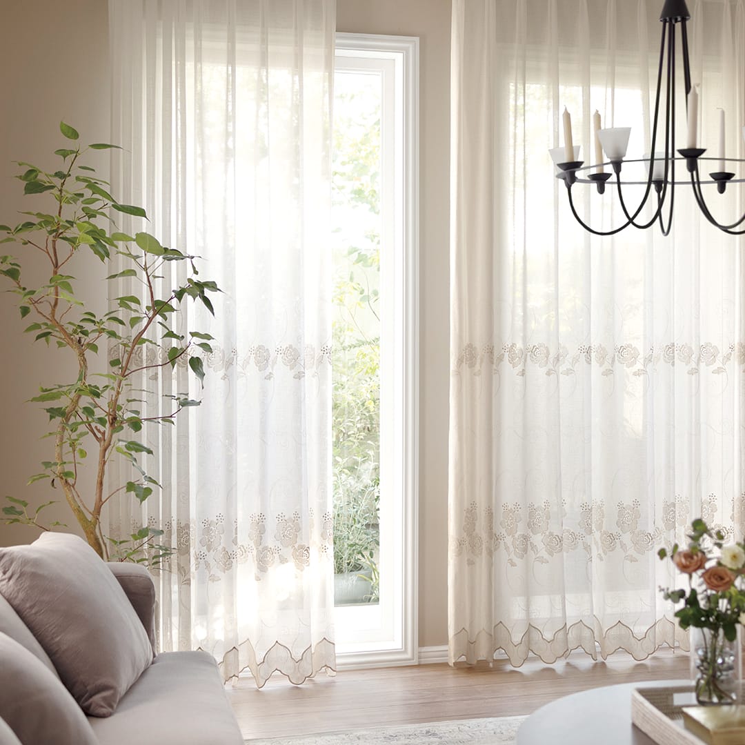 トルコレースカーテン ロゼリーナ 麻調生地とベージュゴールド刺繍のデザイン