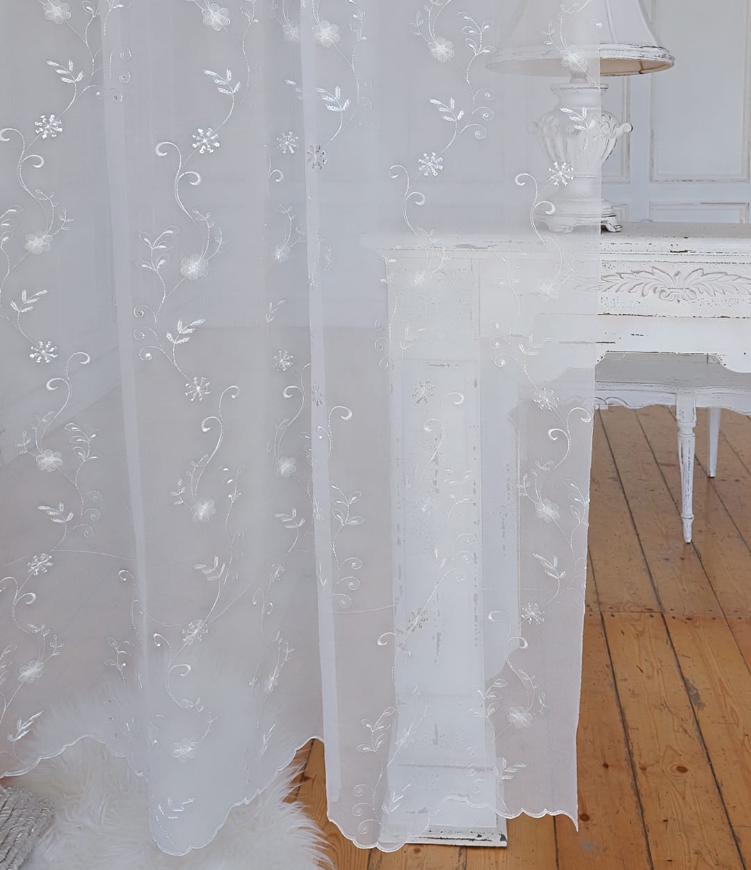 総刺繍で仕上げたシームレス仕様のトルコレースカーテン