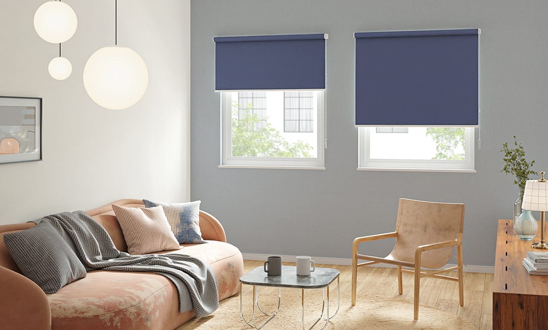 ロールスクリーン ブオナ ダークブルー 落ち着いた寝室向け遮光タイプ