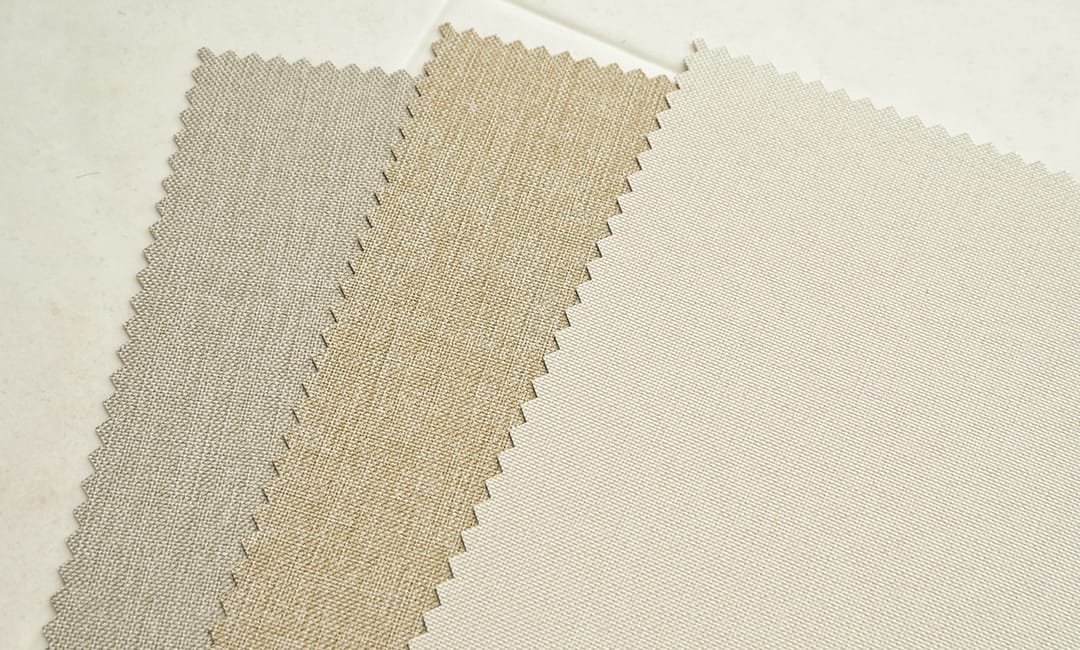 ナチュラル素材風ロールスクリーン ルオム 遮光1級 防炎加工付き