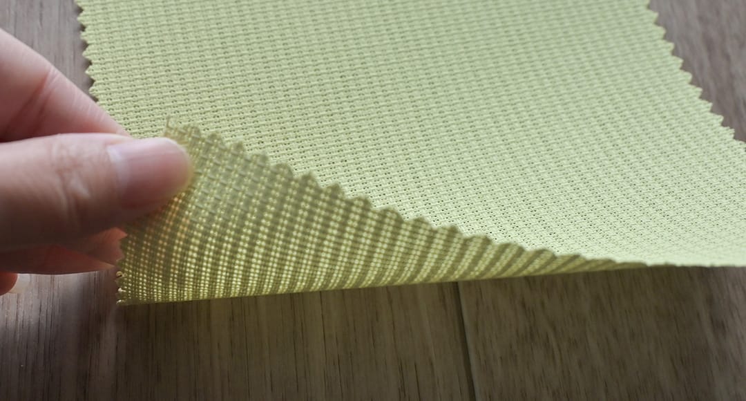 ルーテ遮熱 ロールスクリーン グリーン 遮熱 表裏比較