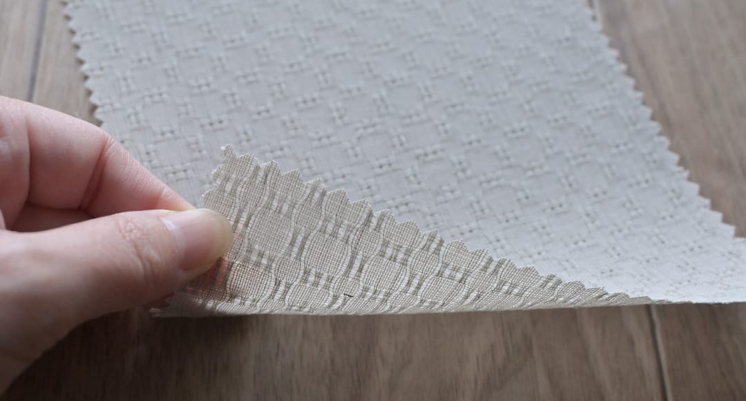 シュクル遮熱 ロールスクリーン ジュートベージュ 遮熱 表裏比較