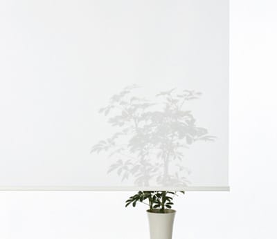 ロールスクリーン スクレ遮熱 透け感比較 通常シースルー生地