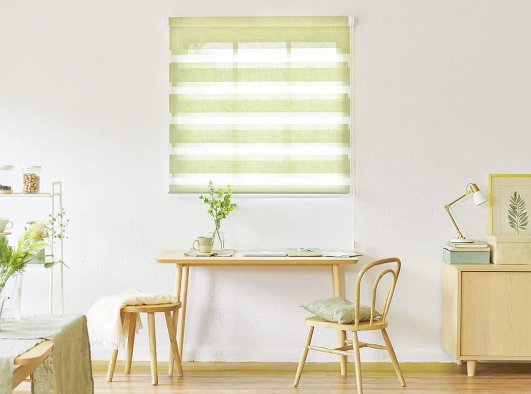 調光ロールスクリーン グラス 作業部屋や書斎におすすめ