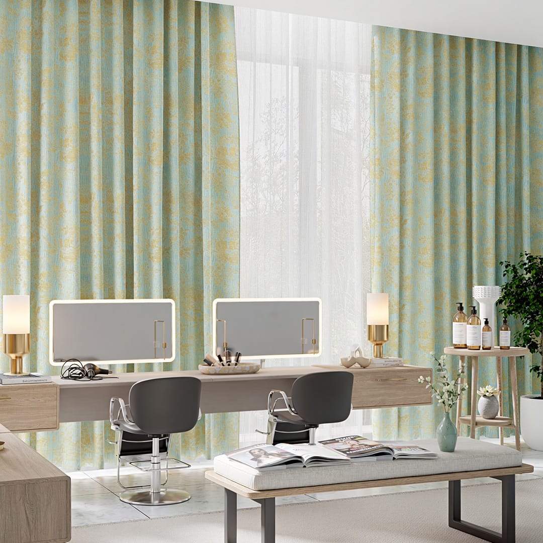 ブルーのジャガードカーテンとレースカーテンのサロンコーディネート