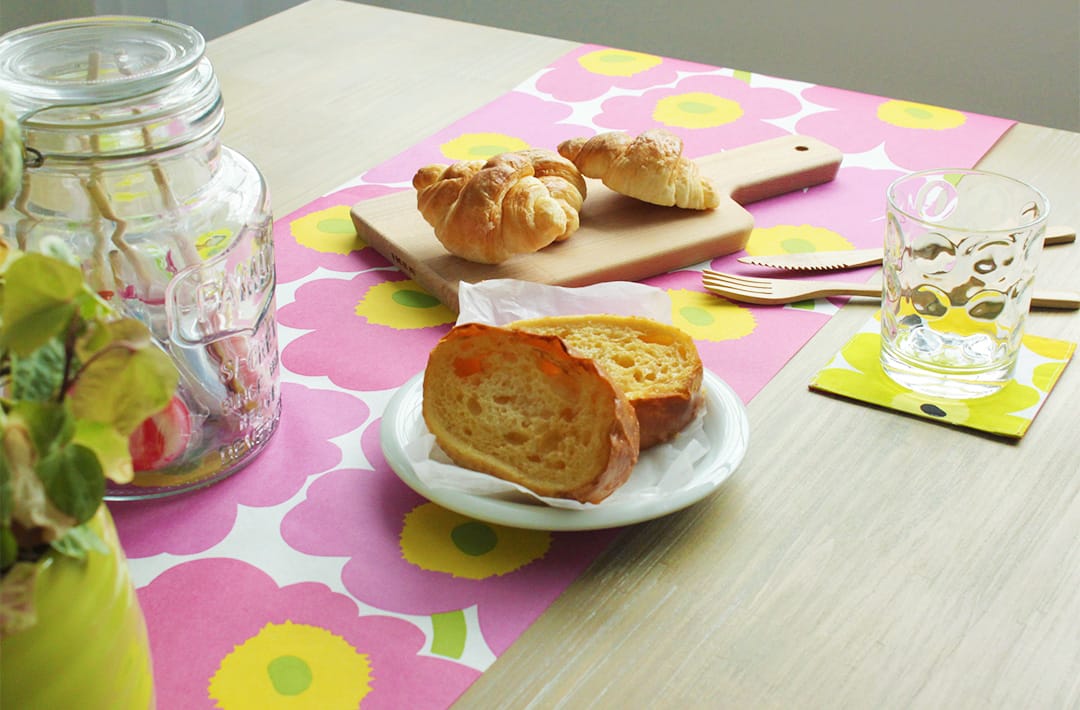 マリメッコ（marimekko）のテーブルランナー ウニッコ、ミンステリ
