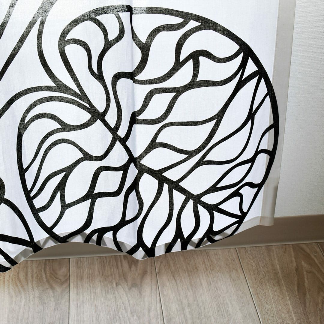 裾は2cmの折返し、3ツ巻です