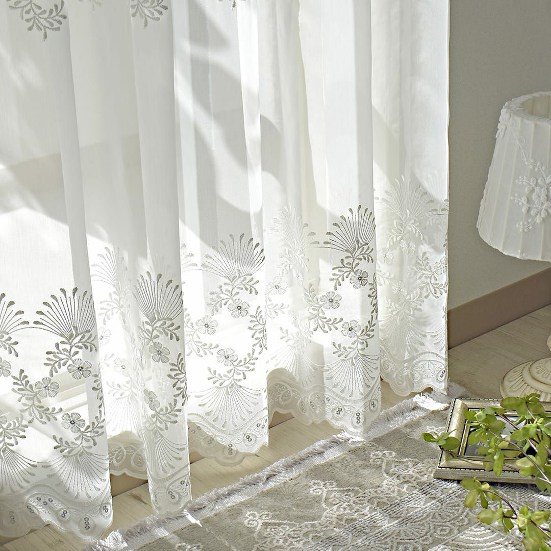 パールホワイトの華やかなトルコ刺繍カフェカーテン| カーテン通販専門