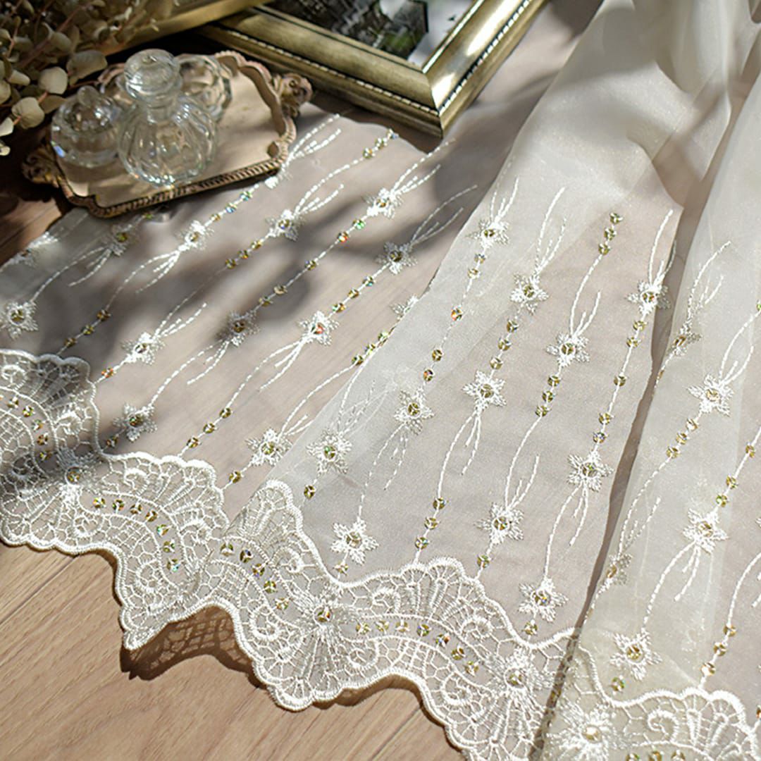 トルコレースカフェカーテン】裾元から伸びるフラワーとスパンコール