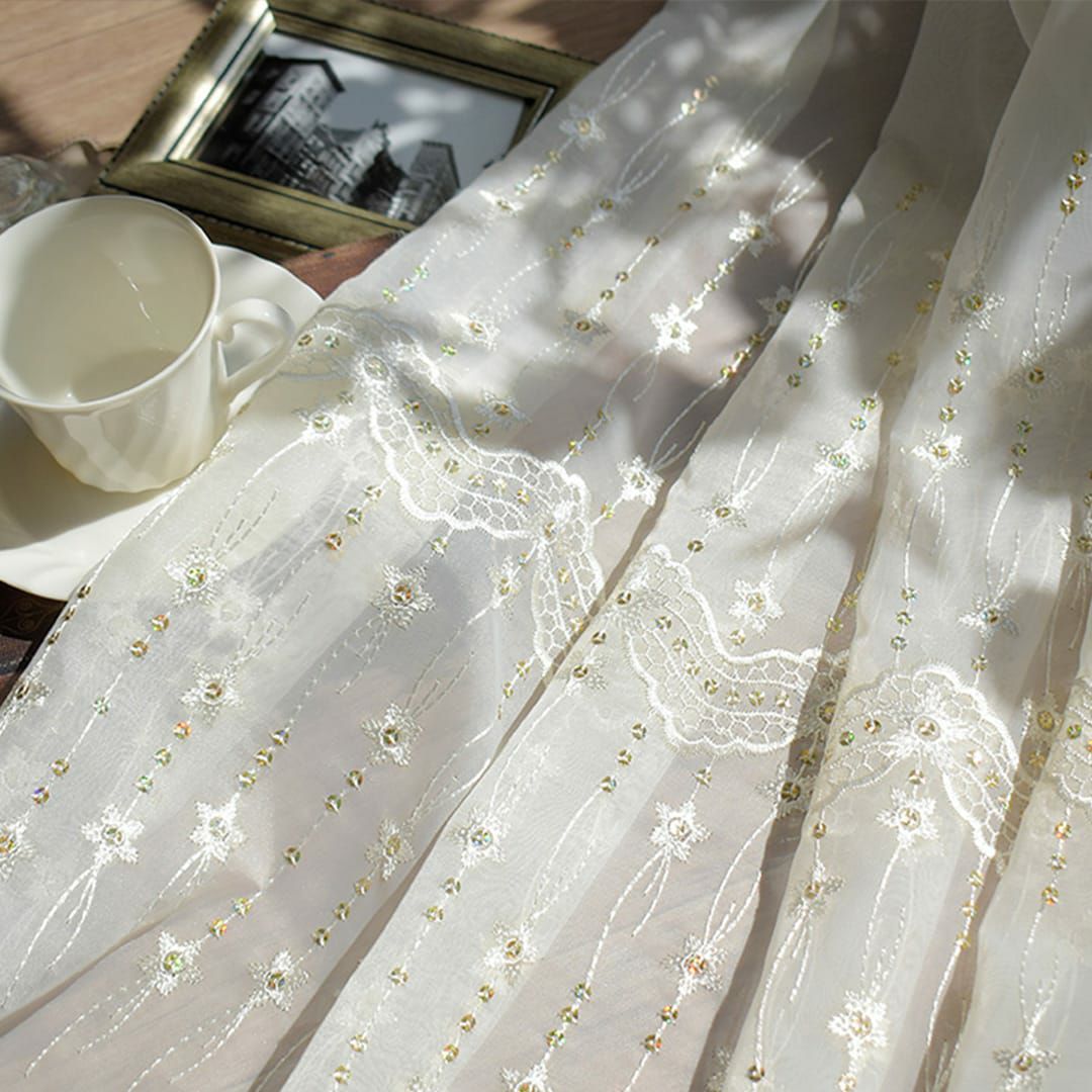 トルコレースカフェカーテン】裾元から伸びるフラワーとスパンコール