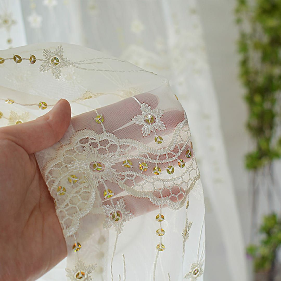 トルコレースカフェカーテン】裾元から伸びるフラワーとスパンコール