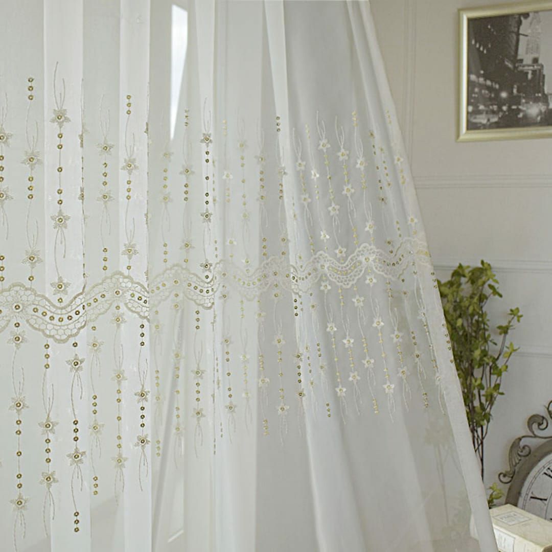 裾元から伸びるフラワーとスパンコールのトルコ刺繍レースカーテン