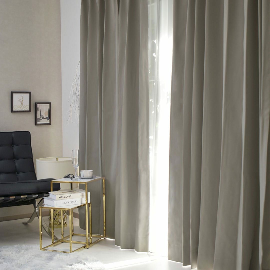 女性の一人暮らしにもピッタリなグレーの1級遮光カーテン | カーテン