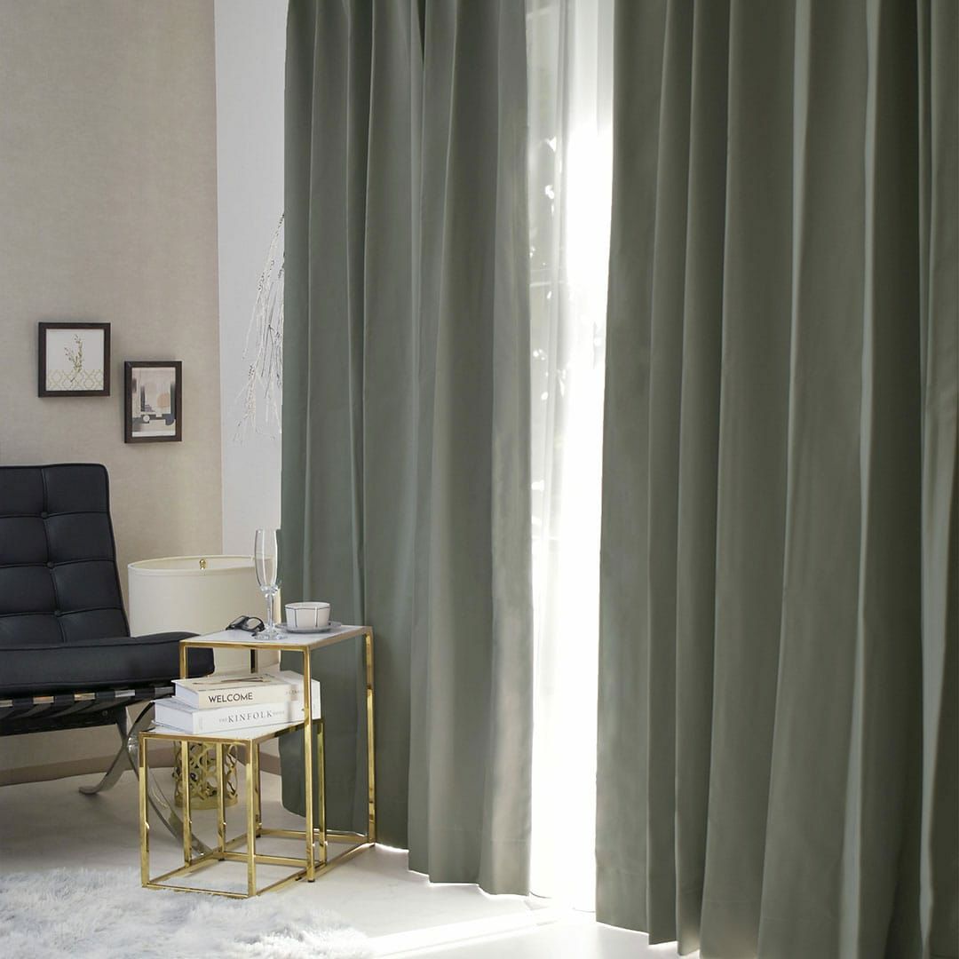 女性の一人暮らしにもピッタリなグレーの1級遮光カーテン | カーテン