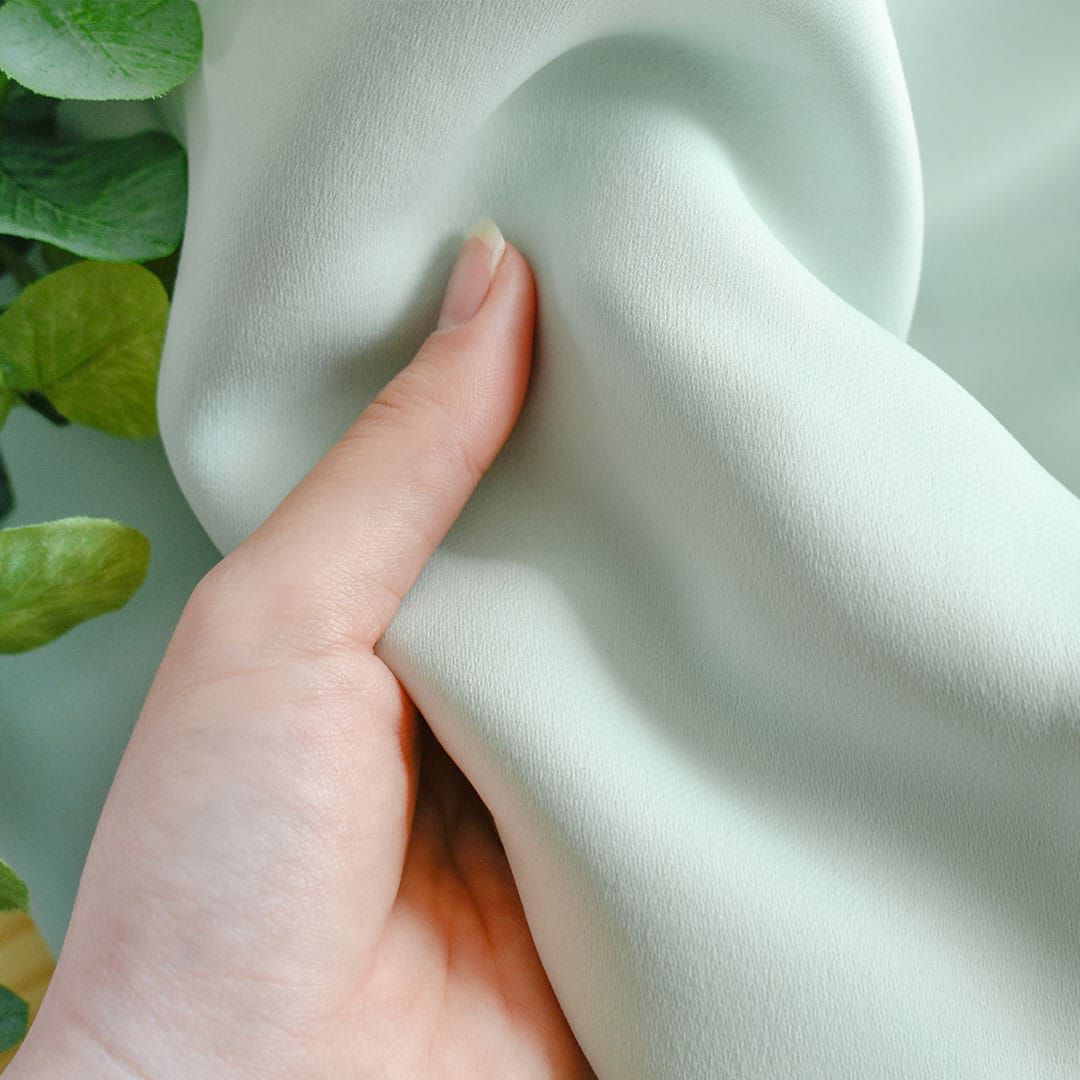 真っ白なのにほぼ真っ暗の1級遮光シェードカーテン「しろまゆ