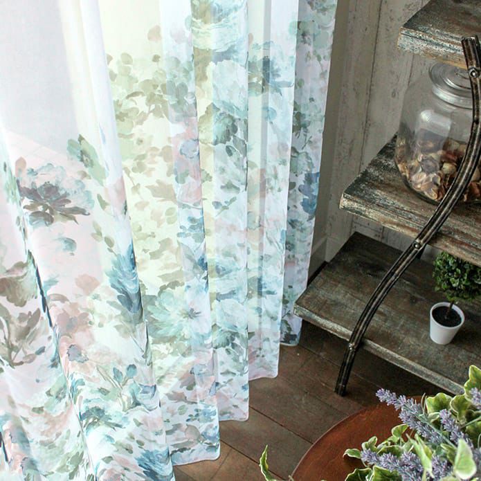 美しい水彩調の花柄プリント。おしゃれなレースをお探しの方におすすめ