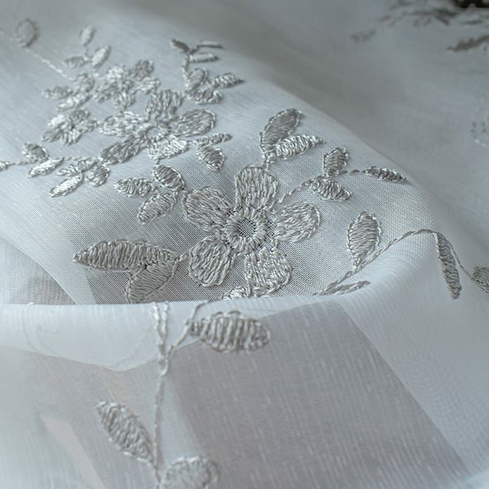 花柄のグレー刺繍の防炎トルコレースカーテン「舞花」| カーテン通販