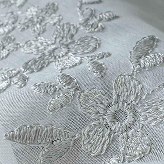 花柄のグレー刺繍の防炎トルコレースカーテン「舞花」| カーテン通販
