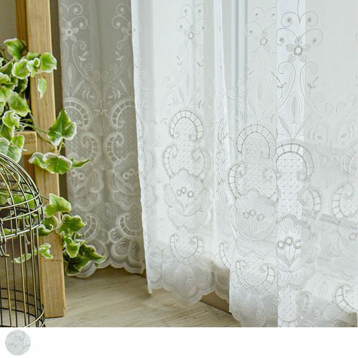 白色の光沢のある花柄の刺繍が美しいレースカーテン「シュリー