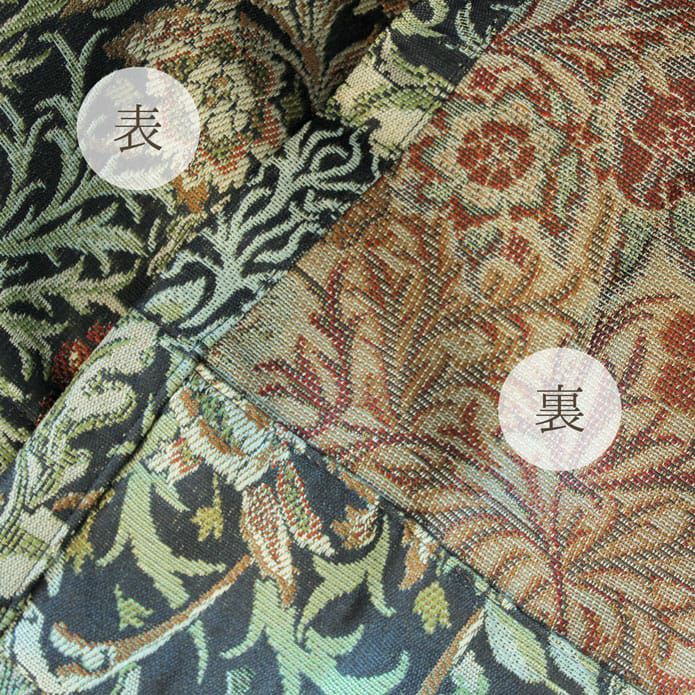 ジャカード織の重厚感のある総柄がクラシックな雰囲気の非遮光カーテン